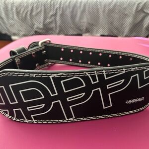 Black and White Upper Weightlifting Belt